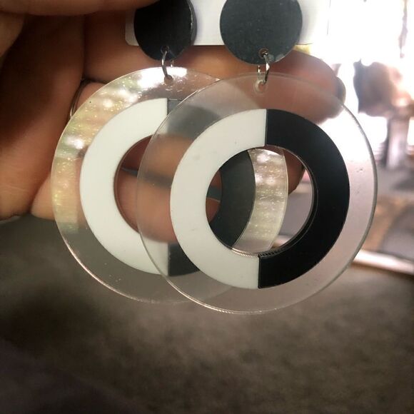 NWT Super unique blackblack-and-white oversized earrings. - Picture 8 of 8
